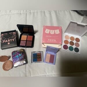 Collection of Eyeshadow Palettes - Multicolor